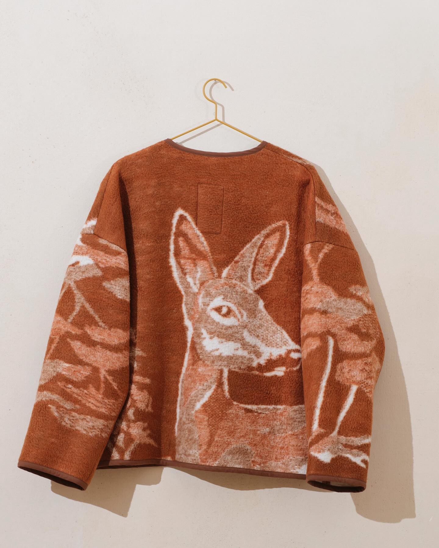 Kurtka — motyw z jelonkiem